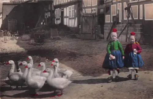 Hessische Trachten, Ländliches Idyll in der Schwalm -798994