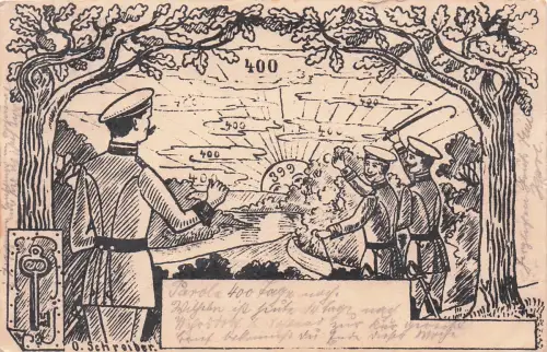 Die Postkarte zeigt drei Soldaten in Uniformen der Artillerie, die den 400. Tag ihrer Ausbildung feiern. -797310