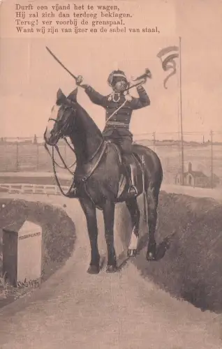 militärischer Uniform, der auf einem Pferd -798386