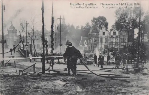 Bruxelles Exposition. Bruxelles-Kermesse. L'Incendie des 14-15 Août 1910 Vue vers le grand portique -799410