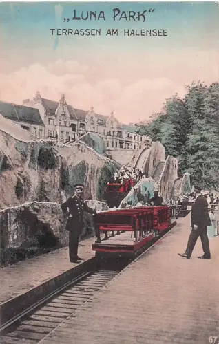 "Luna Park" in Berlin, der sich an den Terrassen am Halensee -799962