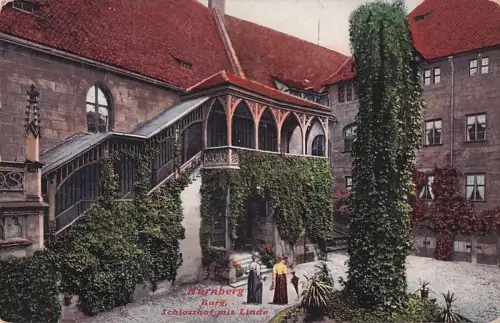 Nürnberg Burg Schlosshof mit Linde -800142