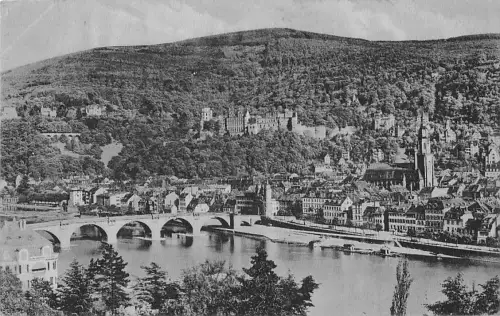 Heidelberg, einer Stadt in Baden-Württemberg. Im Vordergrund ist die Karl-Theodor-Brücke, -800222