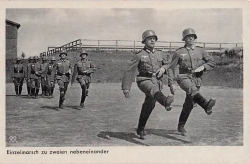 Postkarte "Einzelmarsch zu zweien nebeneinander" Nr. 439/58, Inf.Ers. 23 -800888