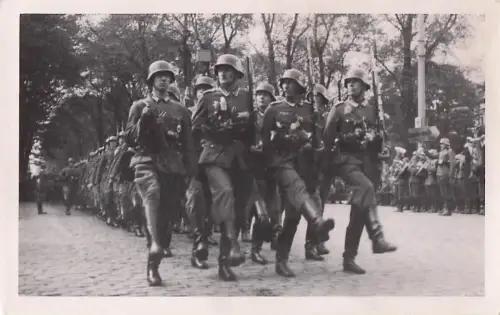 deutsche Soldaten der Wehrmacht -800914
