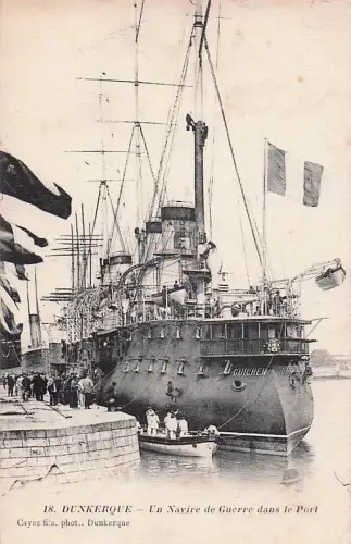 18. DUNKERQUE Un Navire de Guerre dans le Port -800858