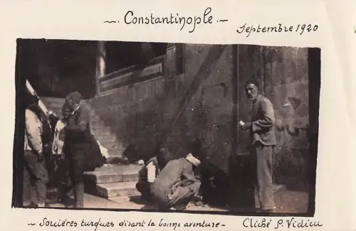 September 1920 Türkische Hexen beim Wahrsagen Fotograf: P. Vidicu -801022