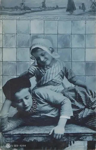 in Junge und ein Mädchen Tracht, -802392