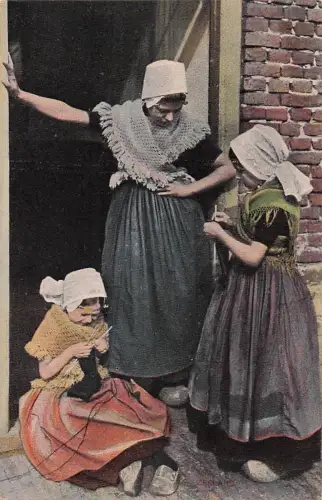 niederländischen Trachten, die typisch für die Region Zeeland -802436