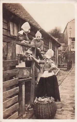 traditioneller niederländischer Tracht -802428