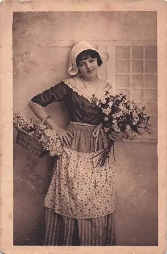 regionalen französischen Trachten -802456