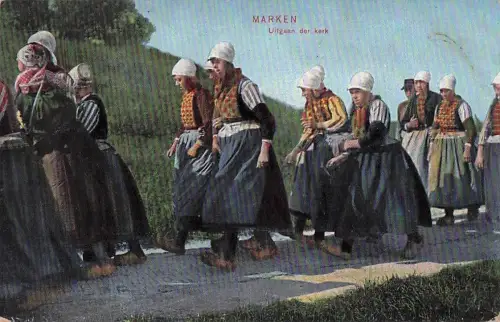 MARKEN Uitgaan der kerk -802584