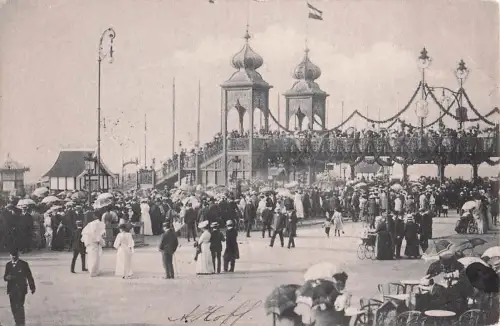 Scheveningen Den Haag Südholland, Op de Boulevard, Fahnen -802752