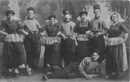 ungarische Tamburitza-Tanzgruppe -802756