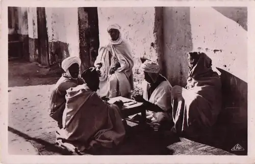 Ansichtskarte / Postkarte Araber spielen Domino, Maghreb -802724