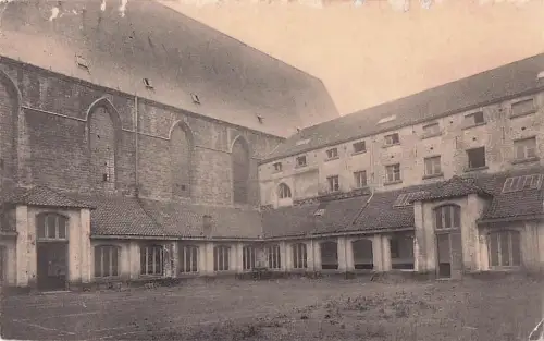 Bruxelles - Abbaye de la Cambre. Cloitre de l'époque des Archiducs Albert et Isabelle. (début XVII siècle). -803714