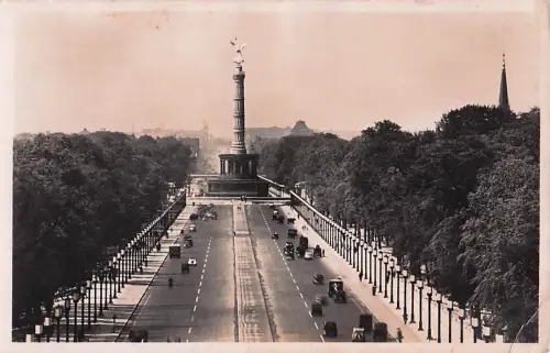 Berlin. Charlottenburger Chaussee, Ost-West-Achse, mit Siegessäule -803882