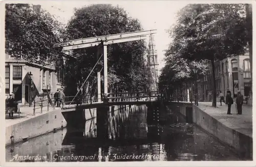 Amsterdam, Croenburgwal met Zuiderkerktoren. -804596