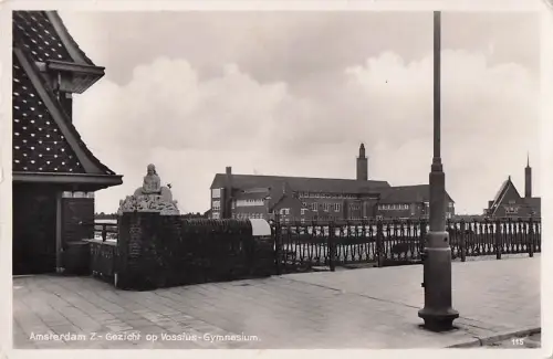 Amsterdam Z-Gezicht op Vossius-Gymnasium. -804600
