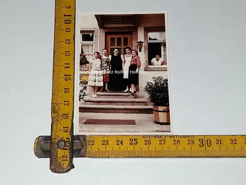 historisches Foto – 1957 – Gasthaus Krone-Post – Altsimonswald (LK Emmendingen) – Schwarzwald – Frauen – Belegschaft