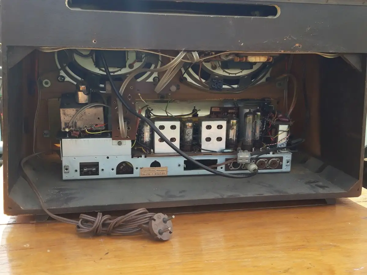 Nordmende Phonosuper-Stereo T.N. E700 mit PE-Plattenspieler - Röhrenradio 14