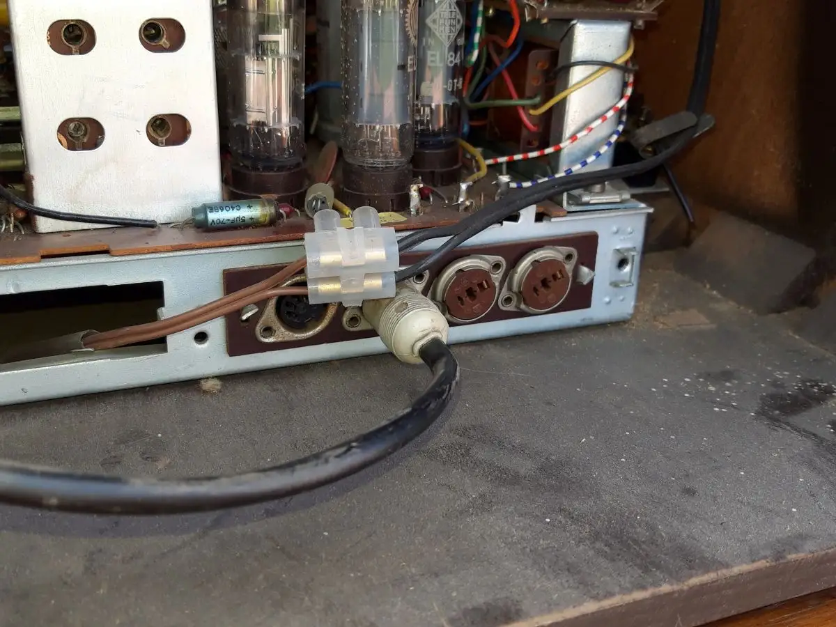 Nordmende Phonosuper-Stereo T.N. E700 mit PE-Plattenspieler - Röhrenradio 16