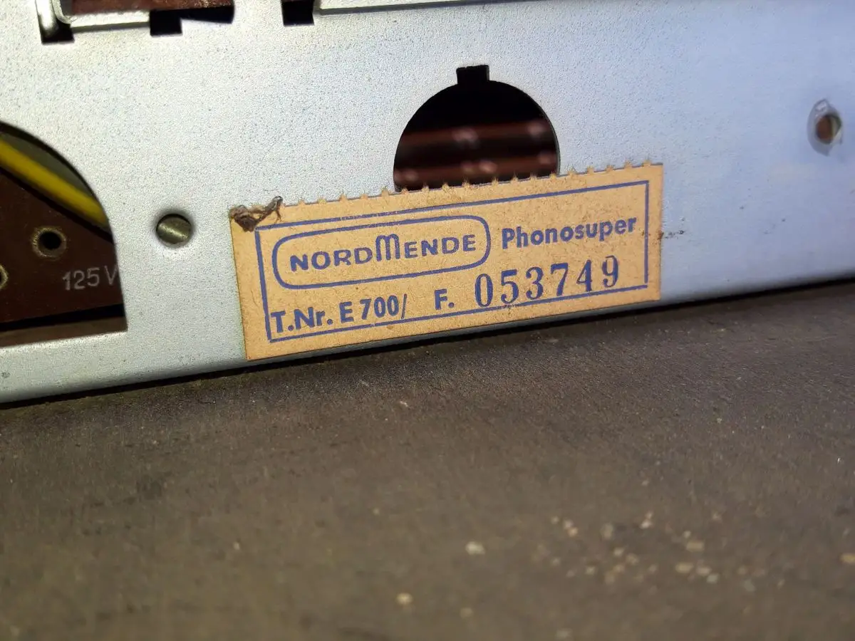 Nordmende Phonosuper-Stereo T.N. E700 mit PE-Plattenspieler - Röhrenradio 18