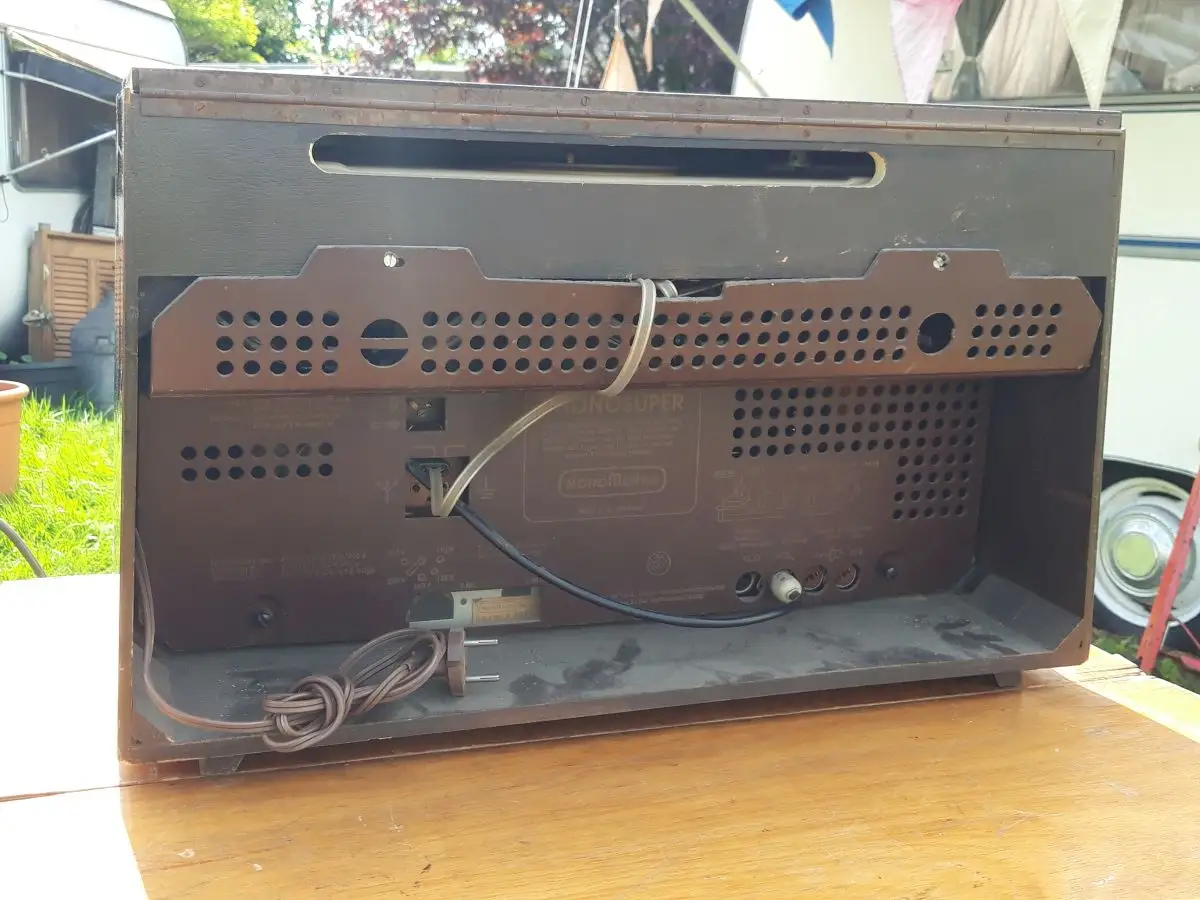 Nordmende Phonosuper-Stereo T.N. E700 mit PE-Plattenspieler - Röhrenradio 19
