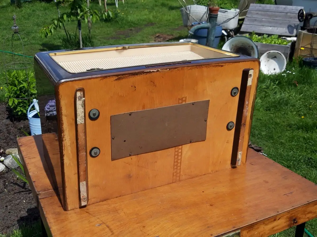 Nordmende Phonosuper-Stereo T.N. E700 mit PE-Plattenspieler - Röhrenradio 22