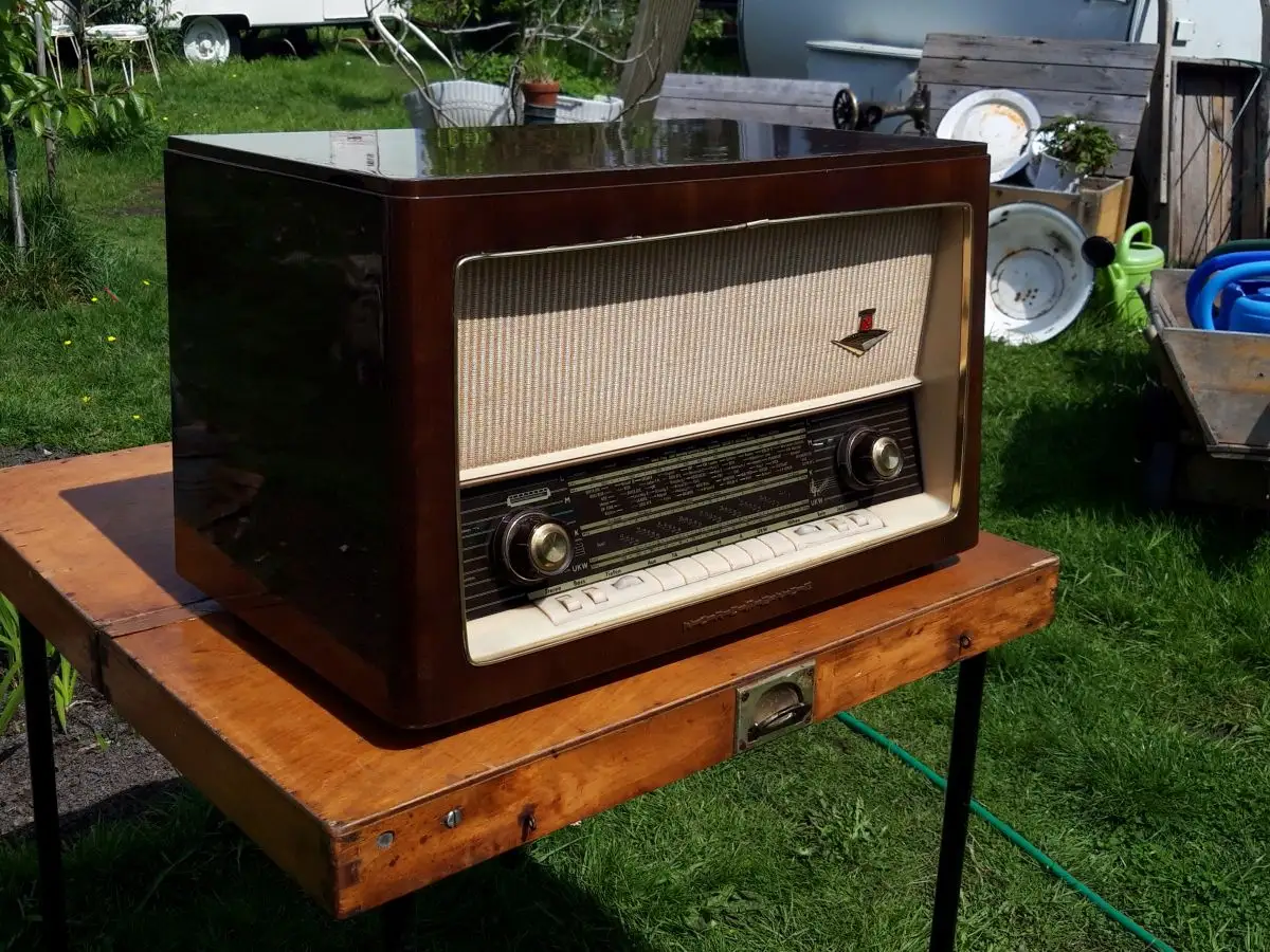 Nordmende Phonosuper-Stereo T.N. E700 mit PE-Plattenspieler - Röhrenradio 3