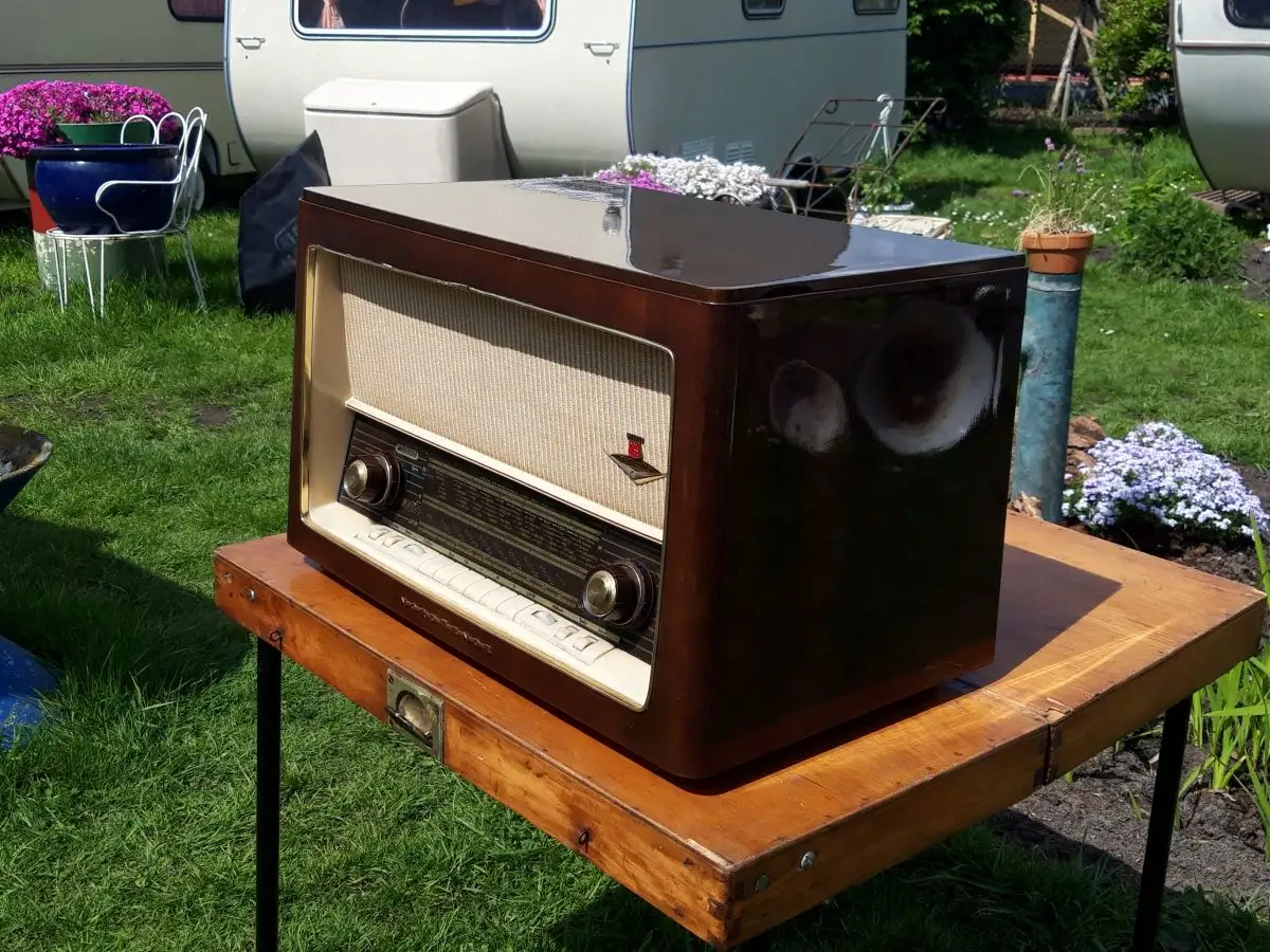 Nordmende Phonosuper-Stereo T.N. E700 mit PE-Plattenspieler - Röhrenradio 4