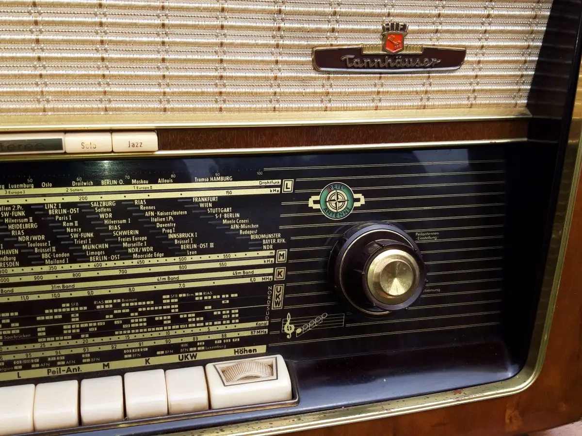 Nordmende Tannhäuser Stereo T.Nr. U330 - Röhrenradio 12
