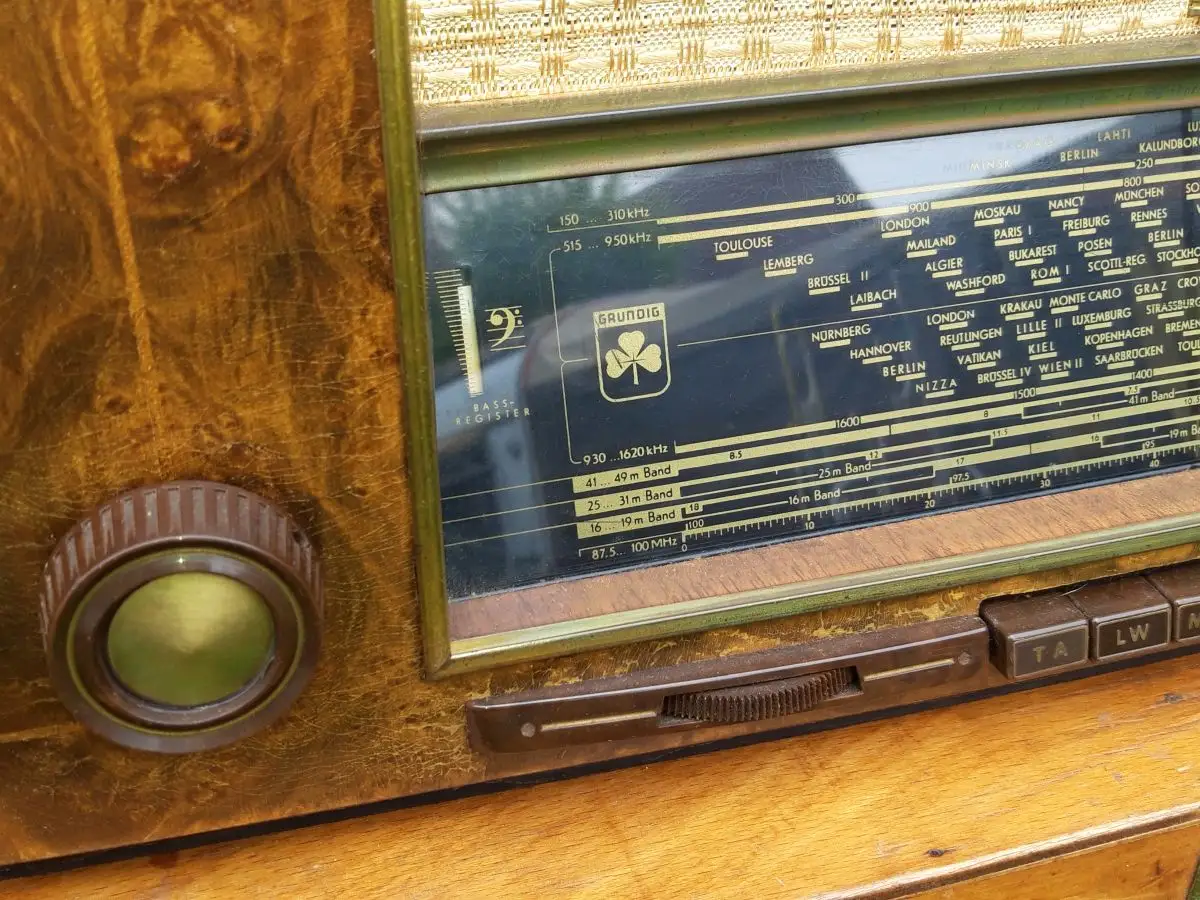 Grundig Typ 5005W - Röhrenradio 12