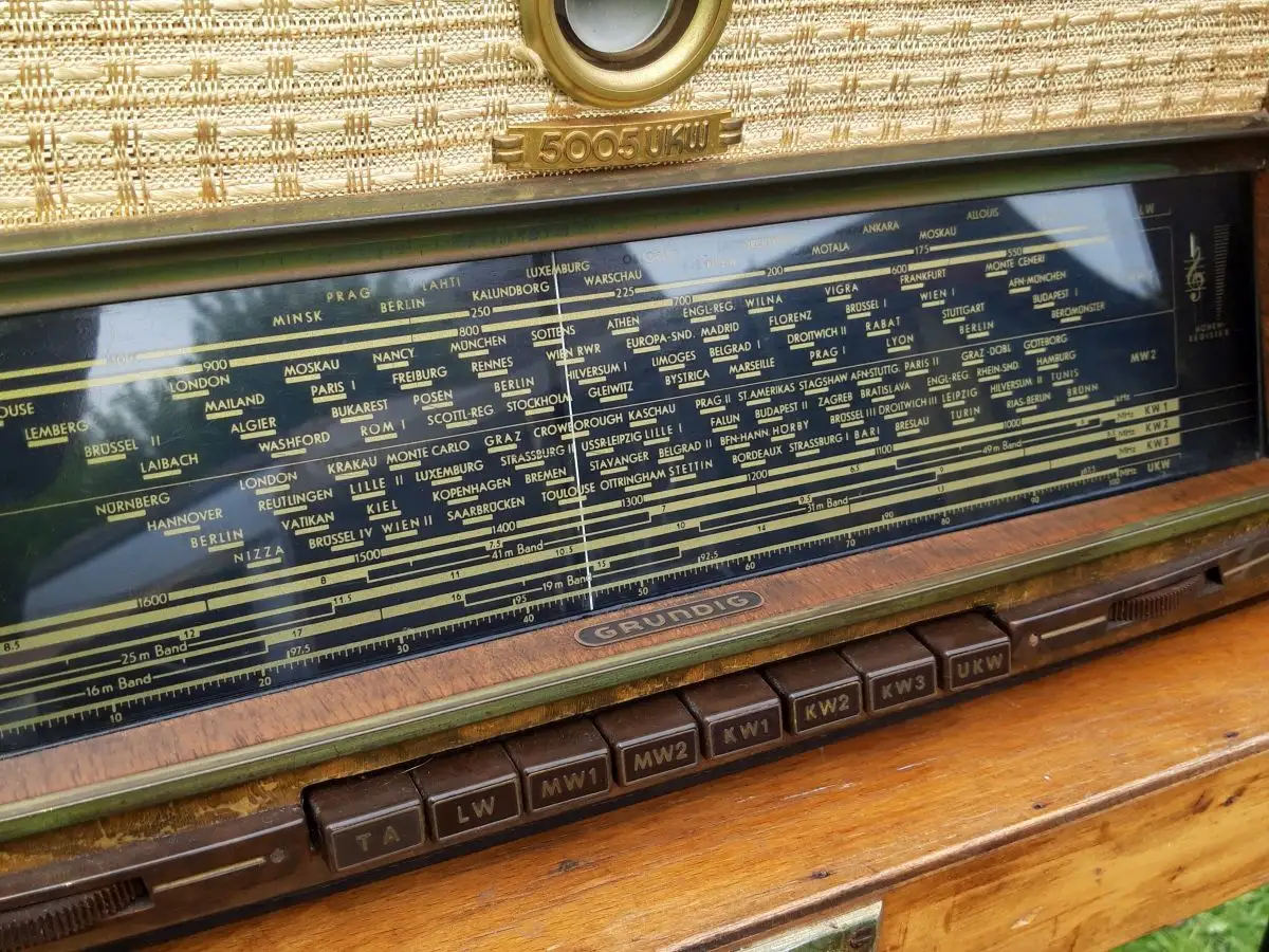 Grundig Typ 5005W - Röhrenradio 15