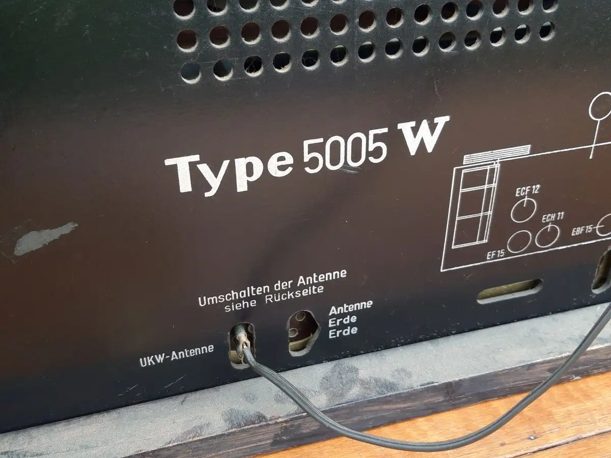 Grundig Typ 5005W - Röhrenradio 24