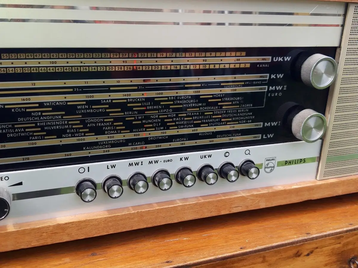Philips Capella Reverbeo 770 Vollstereo – Eines der letzten Röhrenradios 12