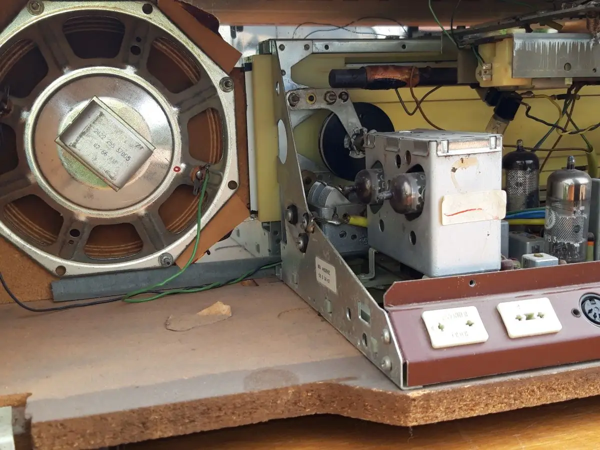 Philips Capella Reverbeo 770 Vollstereo – Eines der letzten Röhrenradios 14