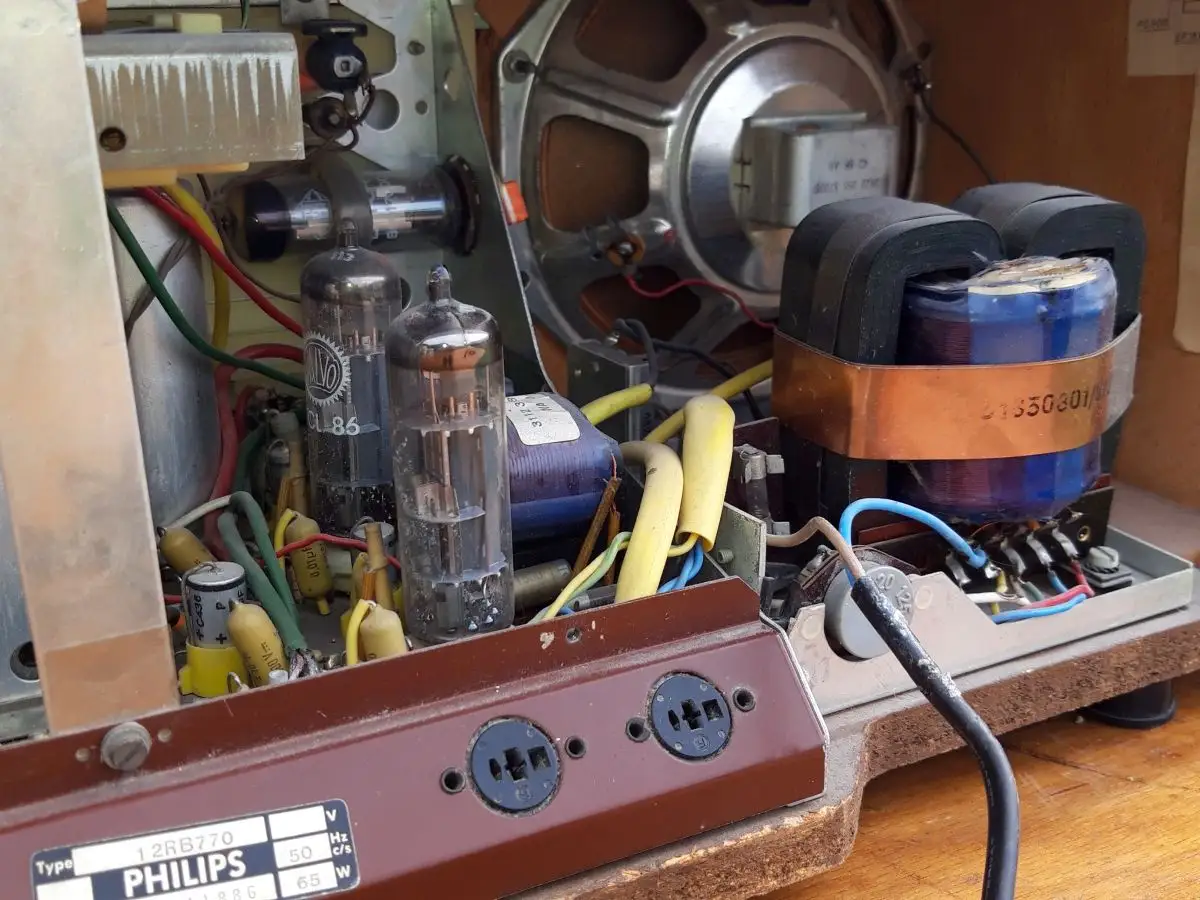 Philips Capella Reverbeo 770 Vollstereo – Eines der letzten Röhrenradios 16