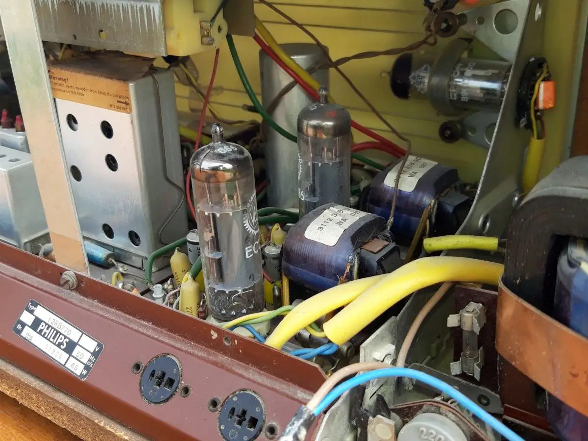 Philips Capella Reverbeo 770 Vollstereo – Eines der letzten Röhrenradios 18