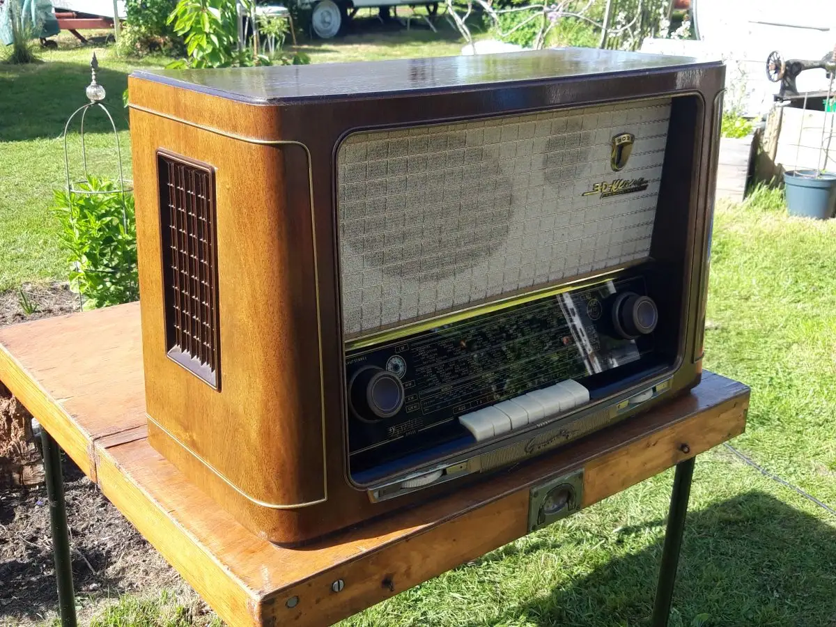 Nr. 26 Grundig 3033 / 56 3D-Klang – Baujahr 1956 - Röhrenradio 2
