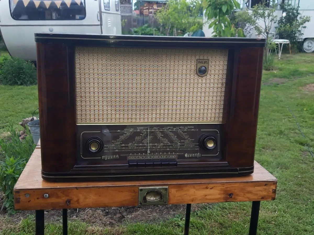 Nr. 32 Philips Saturn 53 Typ BD 624 A – Baujahr 1952/53 - Röhrenradio   0