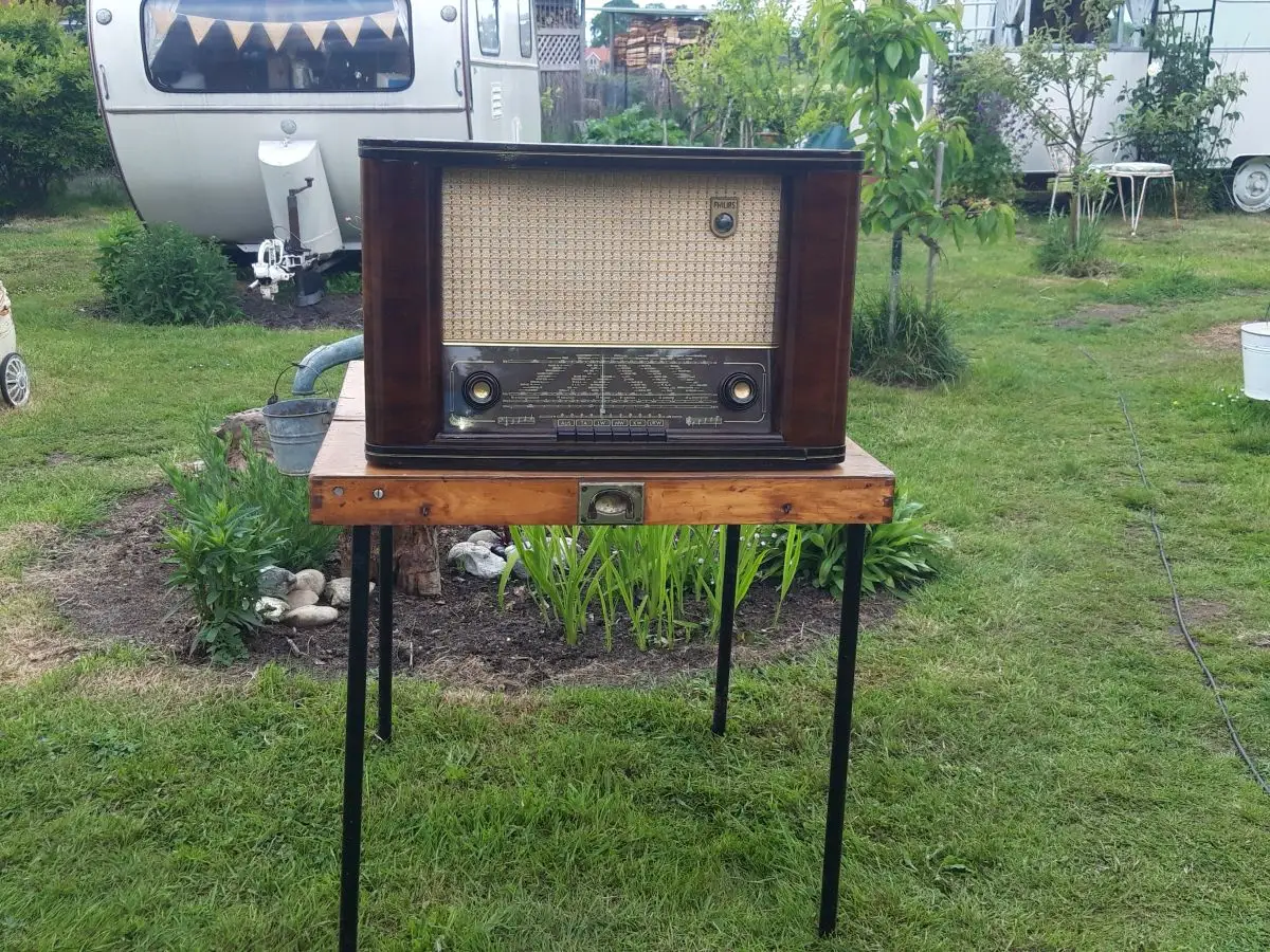 Nr. 32 Philips Saturn 53 Typ BD 624 A – Baujahr 1952/53 - Röhrenradio   1