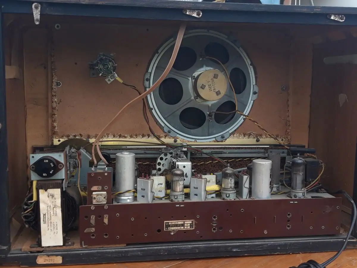 Nr. 32 Philips Saturn 53 Typ BD 624 A – Baujahr 1952/53 - Röhrenradio   12