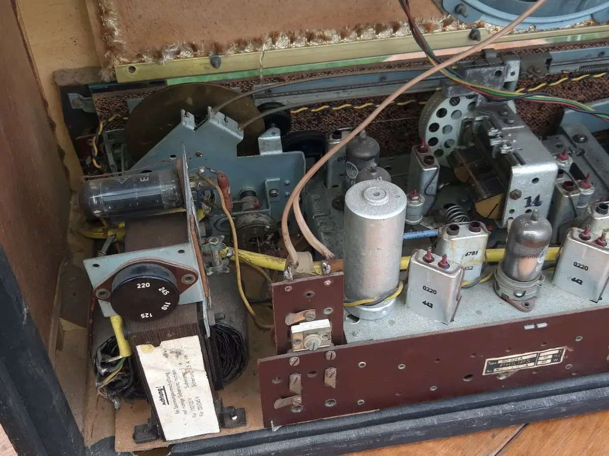 Nr. 32 Philips Saturn 53 Typ BD 624 A – Baujahr 1952/53 - Röhrenradio   13