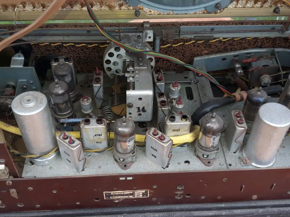 Nr. 32 Philips Saturn 53 Typ BD 624 A – Baujahr 1952/53 - Röhrenradio   16