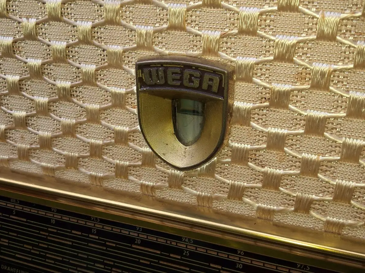 Nr. 38 Wega Radio Stuttgart Typ Wega 301/501 – Baujahr 1956/57  - Röhrenradio   12