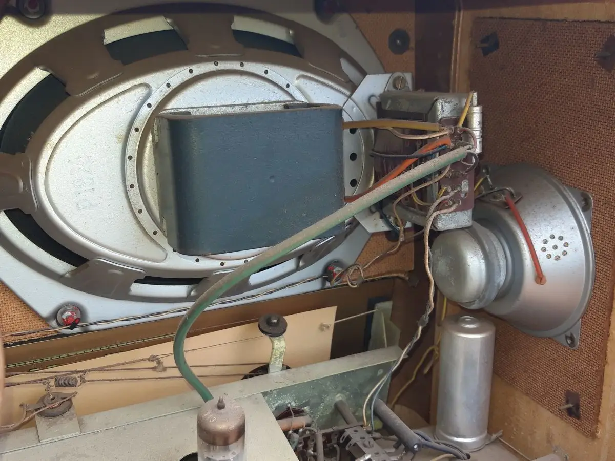 Nr. 38 Wega Radio Stuttgart Typ Wega 301/501 – Baujahr 1956/57  - Röhrenradio   18