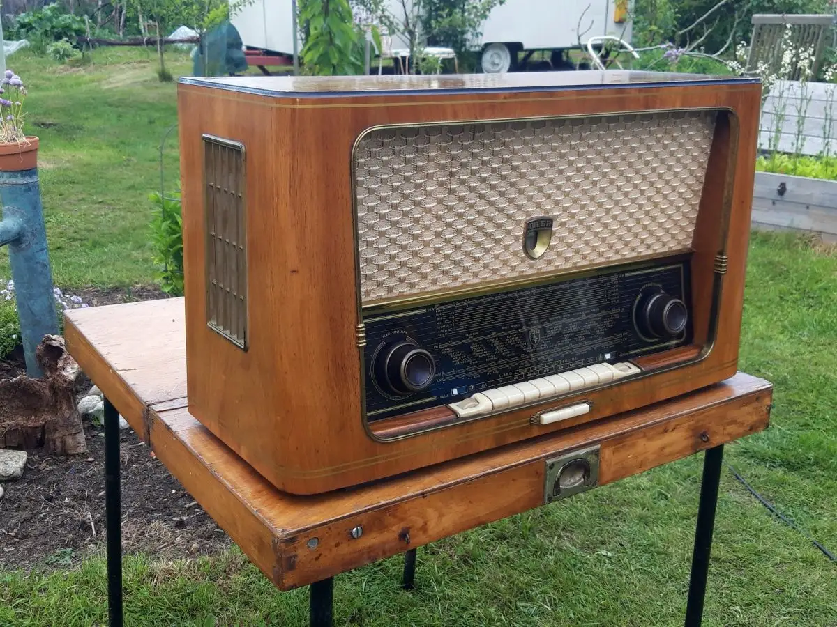 Nr. 38 Wega Radio Stuttgart Typ Wega 301/501 – Baujahr 1956/57  - Röhrenradio   2
