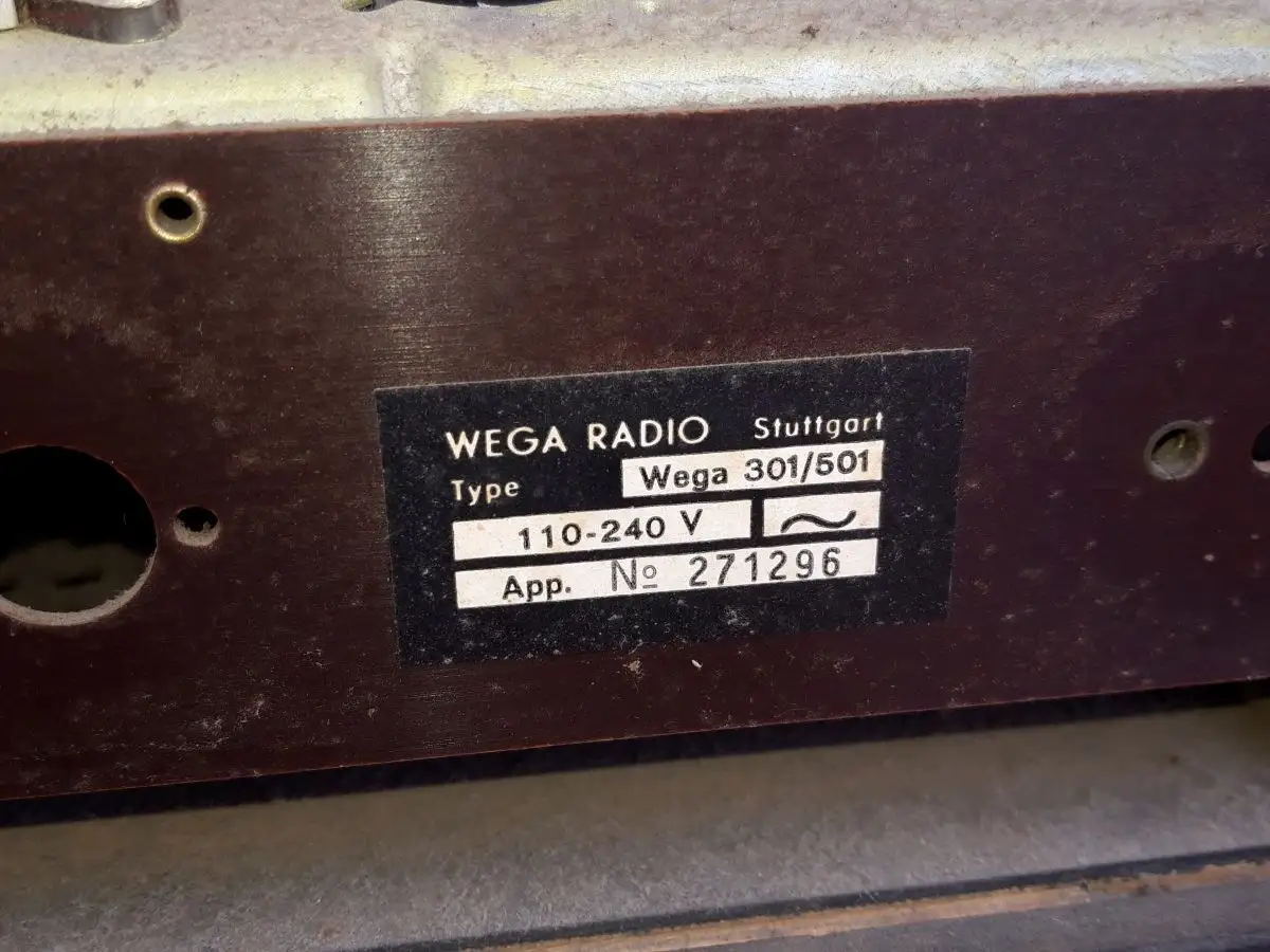 Nr. 38 Wega Radio Stuttgart Typ Wega 301/501 – Baujahr 1956/57  - Röhrenradio   20