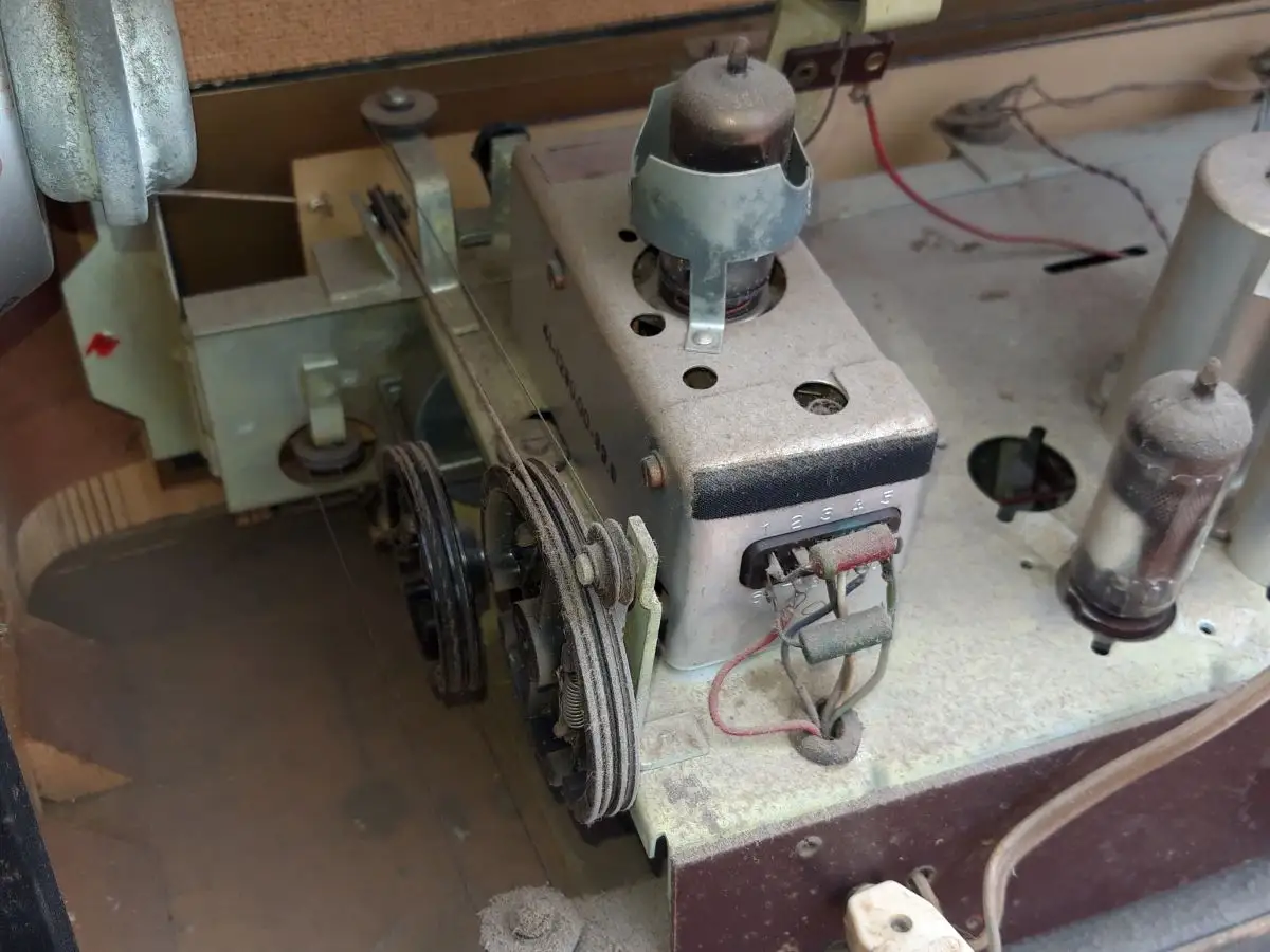 Nr. 38 Wega Radio Stuttgart Typ Wega 301/501 – Baujahr 1956/57  - Röhrenradio   22